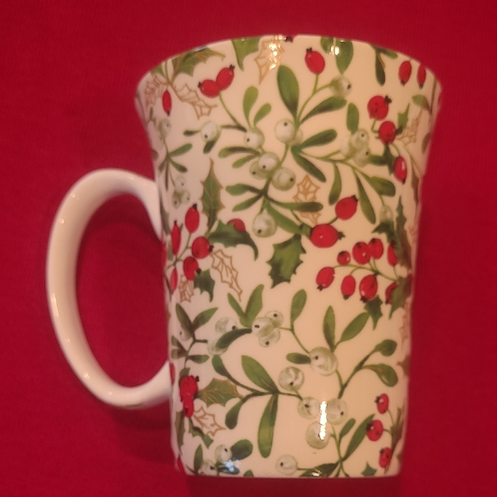 Coastline Imports Bella Lux Gracie Fine Bone China Holly Berry Mug